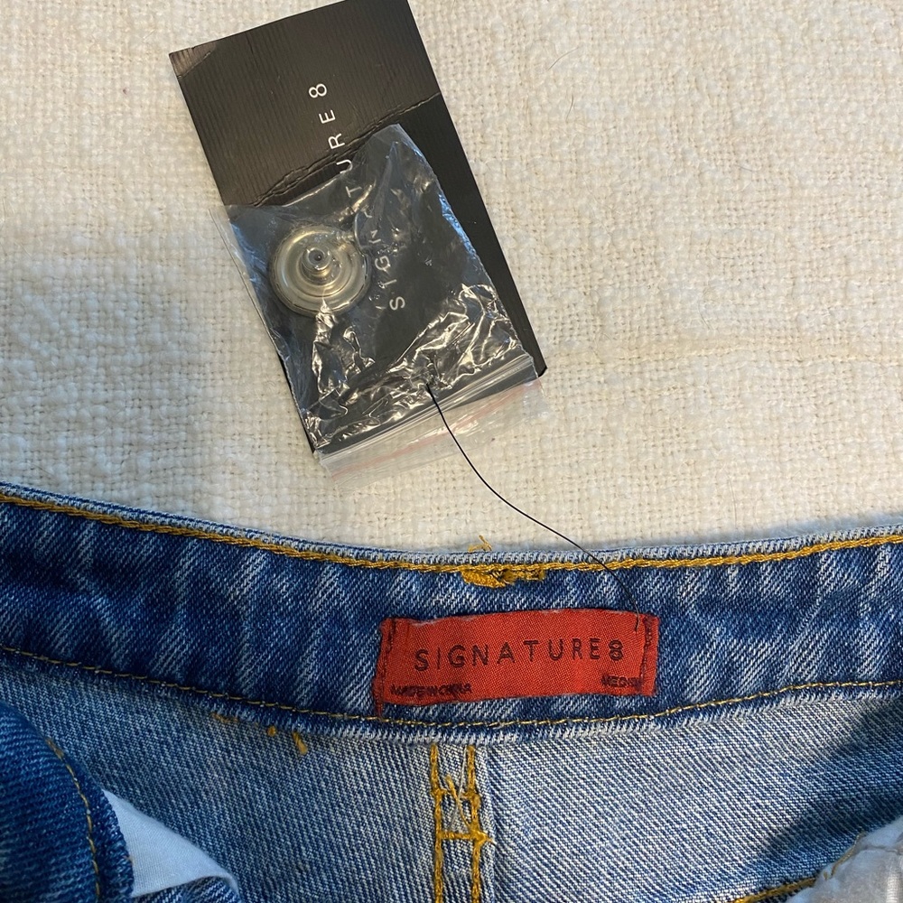 Daisy Duke Shorts - Picture 3 of 5
